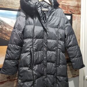 Novelti By Lindor Elegant Black Puffer Jacket with Faux Fur Hood. Knee Length